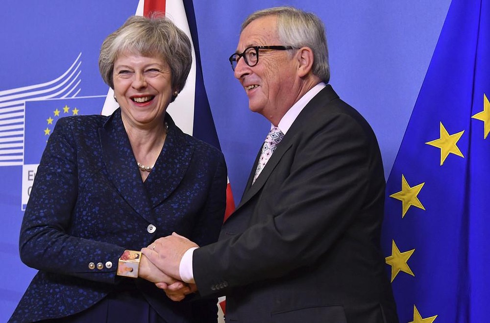 英首相特蕾莎‧梅會見歐盟委員會主席容克。（圖源：AP）