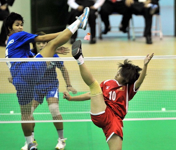 女子踢毽子比賽一瞥。（圖源：互聯網）