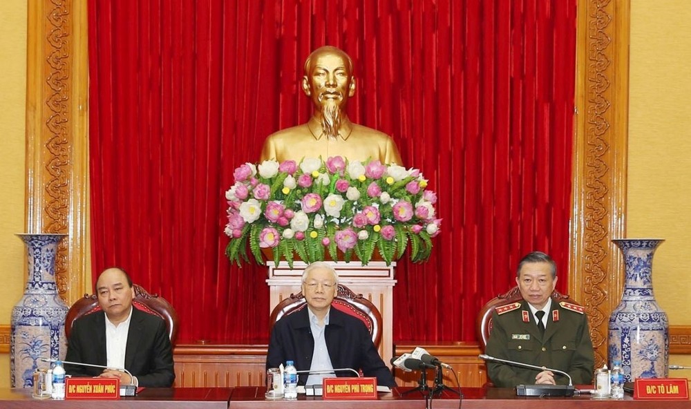 黨中央總書記、國家主席阮富仲(中)在會上發言。（圖源：越通社）