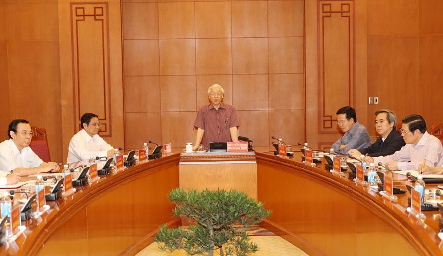 阮富仲總書記主持第十三屆黨大會文件小組常務處的首次會議。（圖源：越通社）