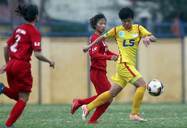 胡志明市隊(黃衣)奪得女子足球賽金牌。