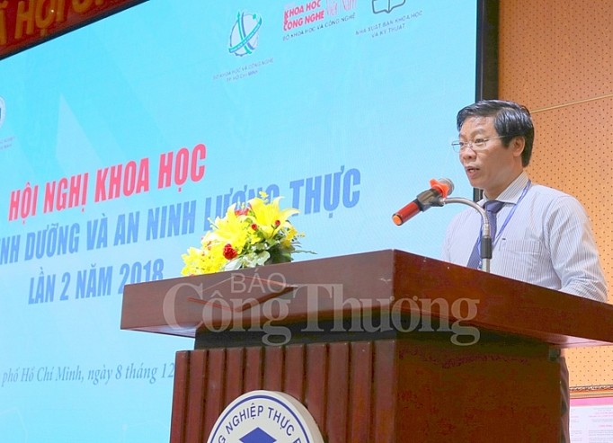 市工業食品大學副校長阮春環博士在第二次“營養和糧食安全”科學論壇上發表講話。（圖源：工商報）