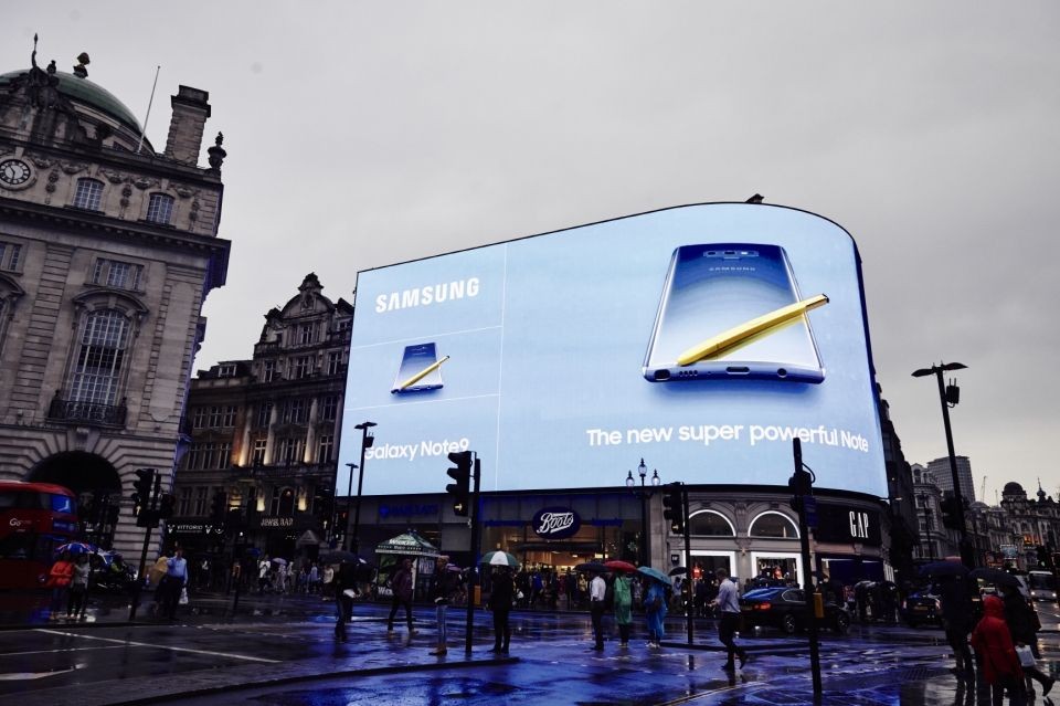 三星智能手機Galaxy Note9廣告亮相英國皮卡迪利廣場。（圖源：韓聯社）