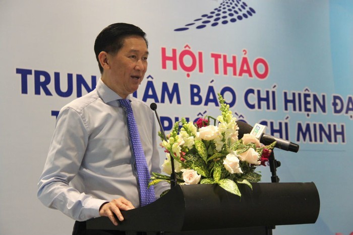 市人委會副主席陳永線在研討會上發言。（圖源：瓊如）