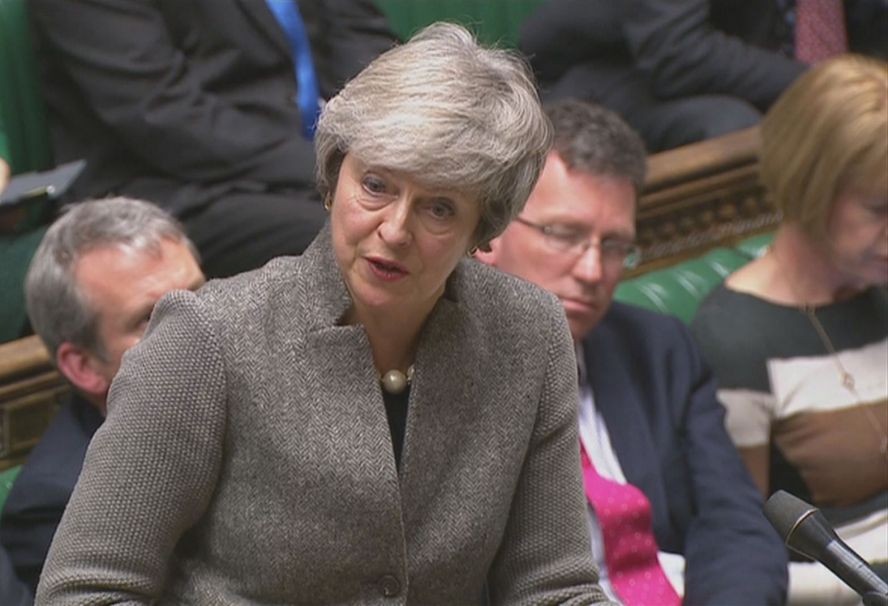 英國首相特蕾莎‧梅對國會議員發表演說。（圖源：AFP）