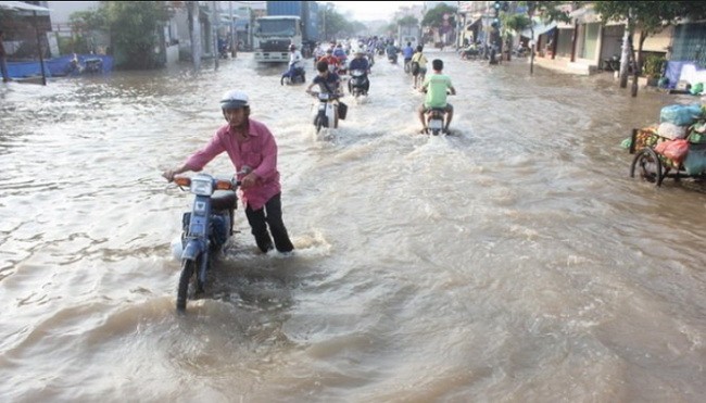 國家水文氣象預報中心：西貢河的水位繼續隨著潮汛上漲，有可能本月24至25日兩天出現潮峰，本市低窪一帶可能受水淹影響。（示意圖源：互聯網）