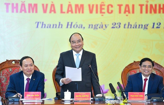 政府總理阮春福（中）在會議上發表演講。（圖源：Chinhphu.vn）