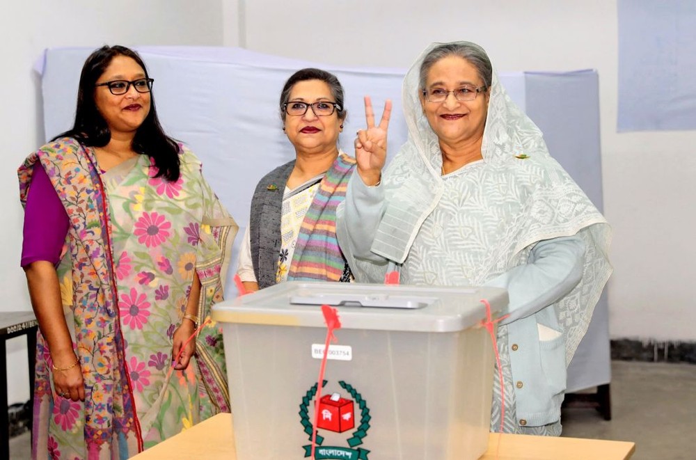 孟加拉女總理謝赫‧哈西娜參加投票。（圖源：路透社）