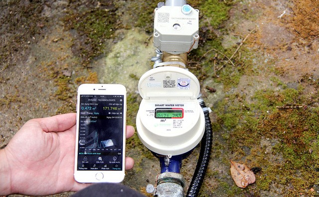通過智能水錶和手機，用戶可以掌握用水情況。