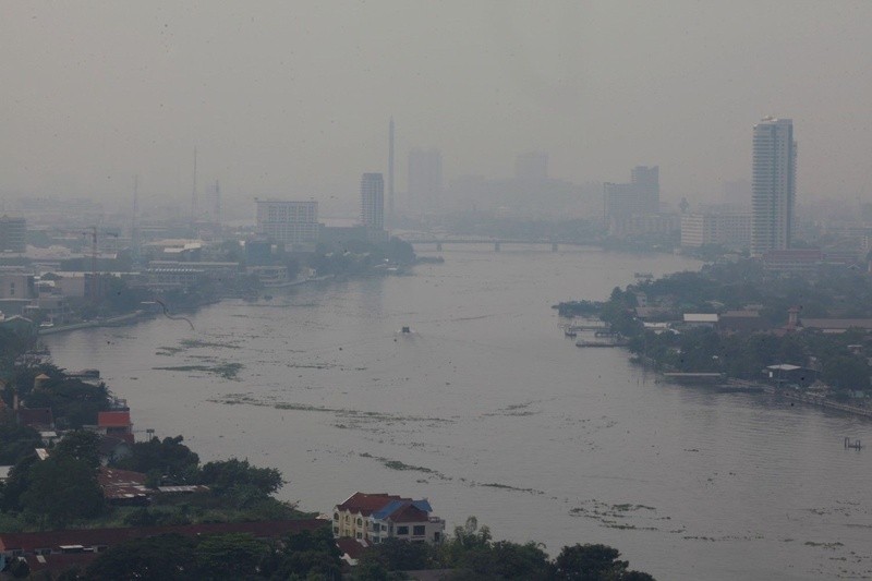 曼谷這幾天霧霾嚴重，能見度大幅下降。（圖源：互聯網）