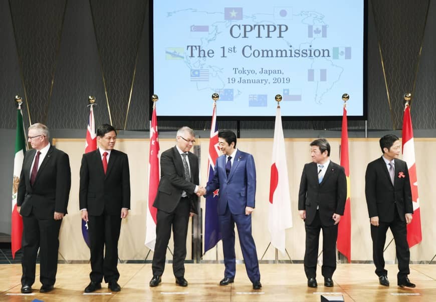 “CPTPP委員會”19日在東京召開首次部長級會議，日本首相安倍晉三（中）到場致意。（圖源：互聯網）
