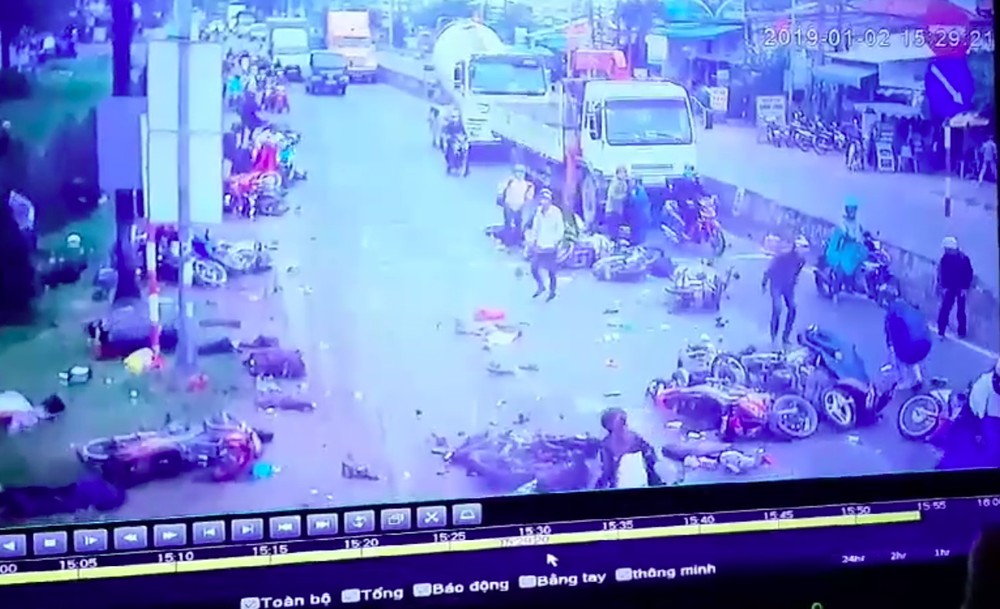 本月2日在隆安濱瀝縣發生的一起嚴重交通事故，致多人死傷。（圖源：監控視頻截圖）