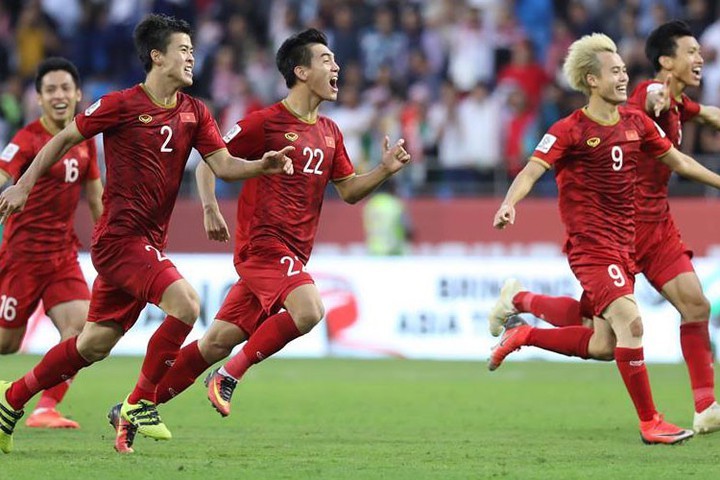 越南球員慶祝勝利。