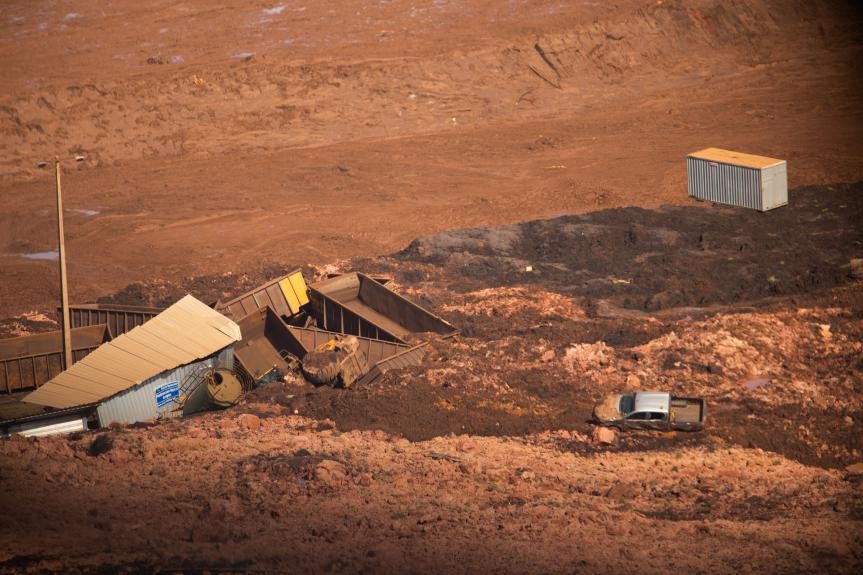 1月25日在巴西東南部米納斯吉拉斯州布魯馬迪紐市拍攝的礦壩決堤事故現場。（圖源：DPA）