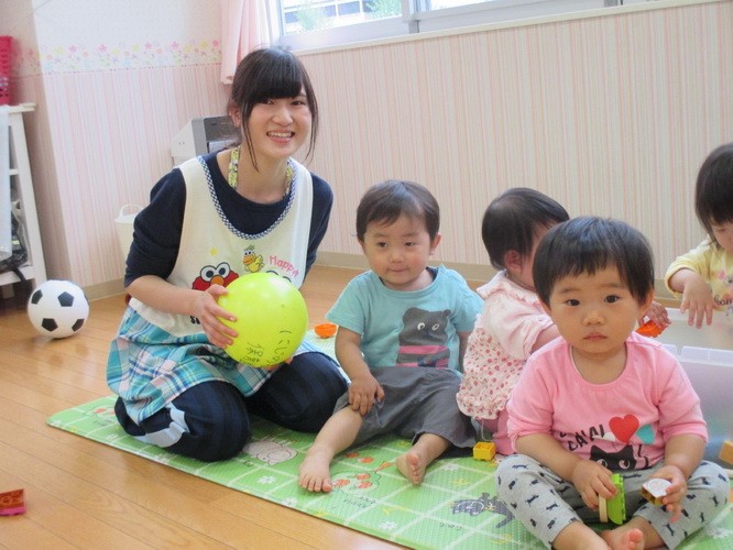 日本通過幼兒教育免費法案。圖為日本埼玉縣虹之星幼兒園裡的兒童。（圖源：互聯網）