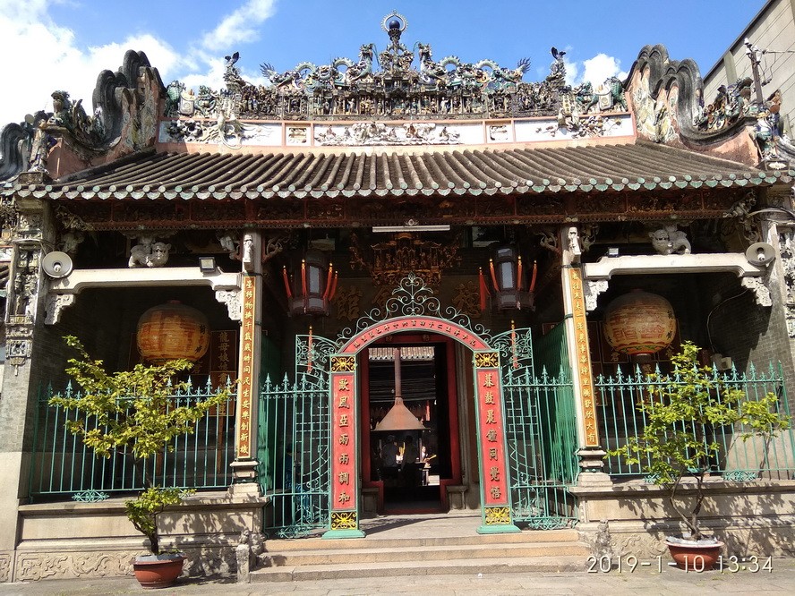 在堤岸區帶有中華色彩的廟宇。