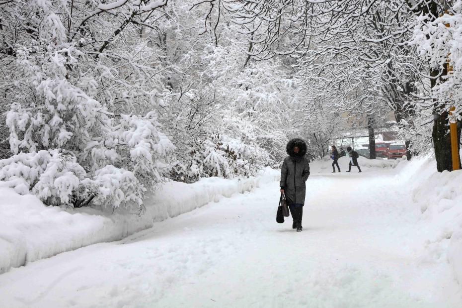 俄羅斯首都莫斯科當地時間13日錄得破紀錄大雪，街道和紀念建築都披上白衣。（圖源：互聯網）