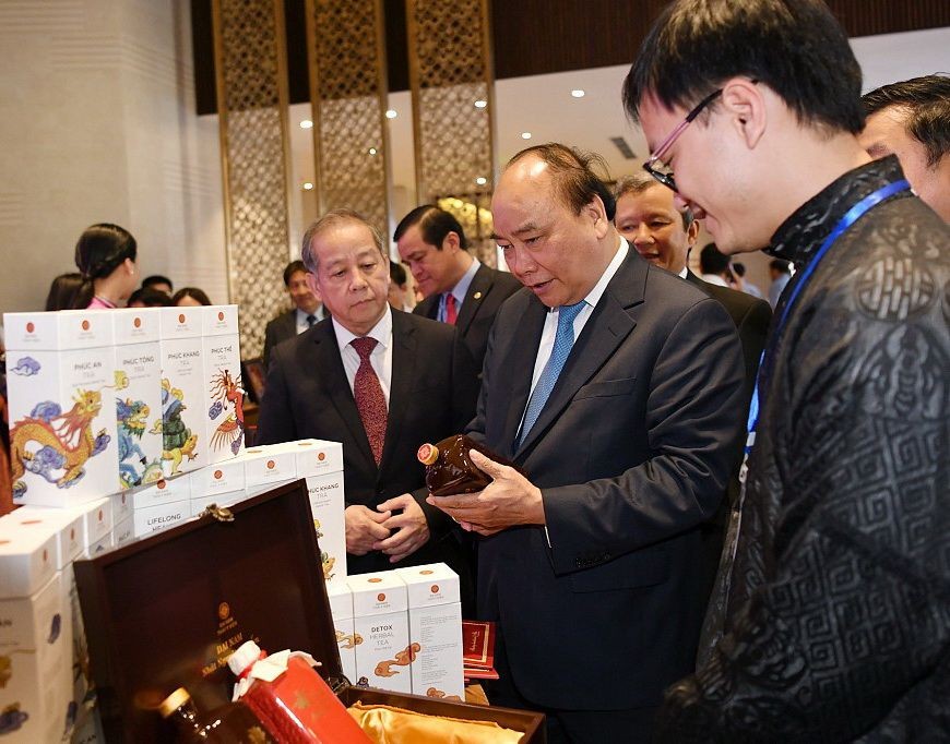 阮春福總理參觀中部各省 旅遊產品。（圖源：VOV）