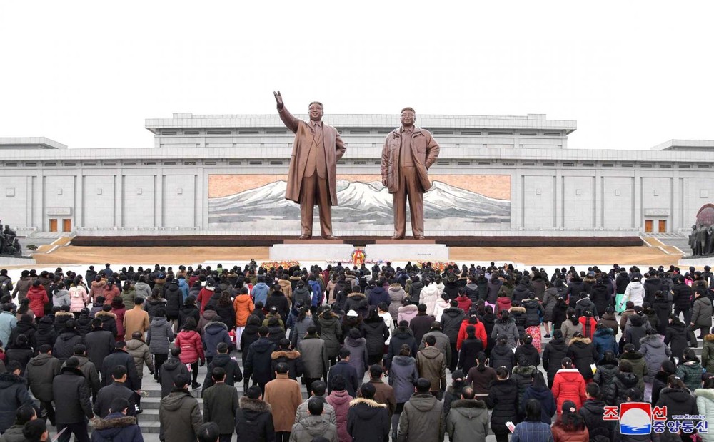 2月16日是朝鮮前領袖、國防委員長金正日的生日，朝鮮近日舉行文化活動加以紀念。（圖源：互聯網）