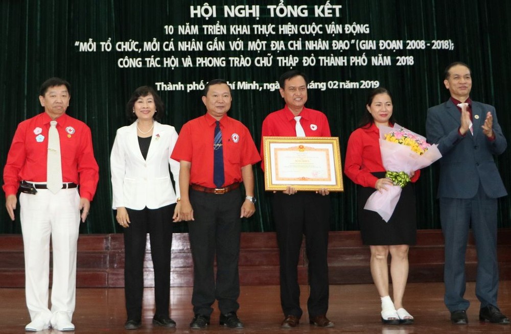 市紅十字會榮獲政府總理獎狀。