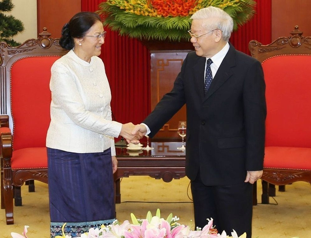 總書記、國家主席阮富仲接見老撾國會主席巴妮。（圖源：越通社）