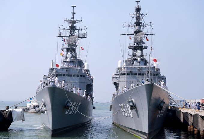 日本海上自衛隊所屬JS Setoyuki(TV-3518)和JS Shimayuki(TV-3513)兩艘軍艦昨(6)日上午抵達峴港市。（圖源：阮冬）