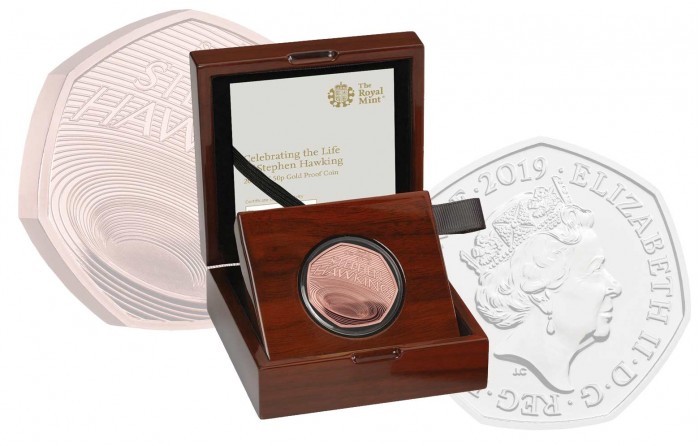 英國皇家造幣廠推出了鑄有“黑洞”的50便士紀念幣。（圖源：互聯網）