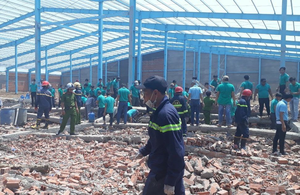 Bo Hsing有限責任公司的廠房牆壁倒塌現場，5名建築工人當場死亡， 4人受傷送醫院急救。（圖源：清南）