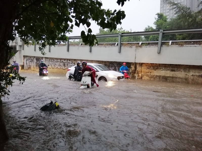 每逢下大雨或潮位高漲時，本市阮友景街道往往遭受嚴重淹水。（圖源：互聯網）