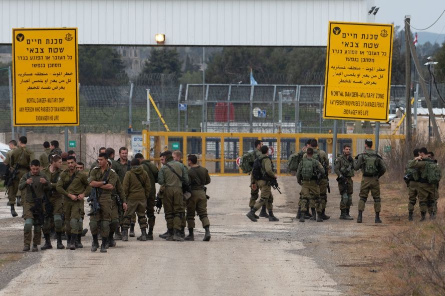 在戈蘭高地庫奈特拉口岸，以色列士兵準備應對抗議活動。（圖源：新華社）