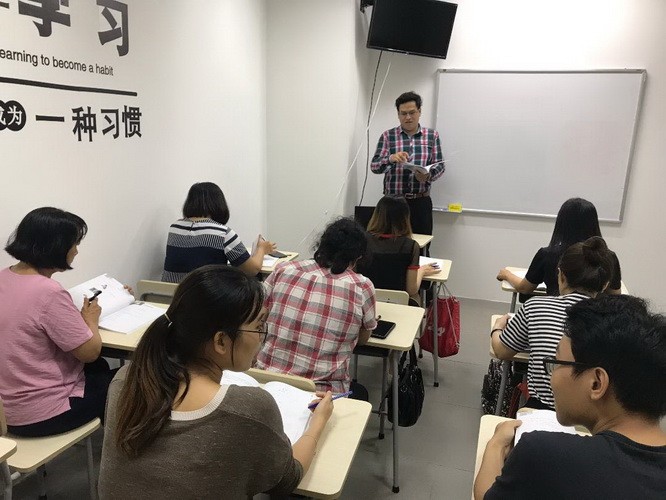 由廣東話資深教師陳志明負責教授的廣東話班。