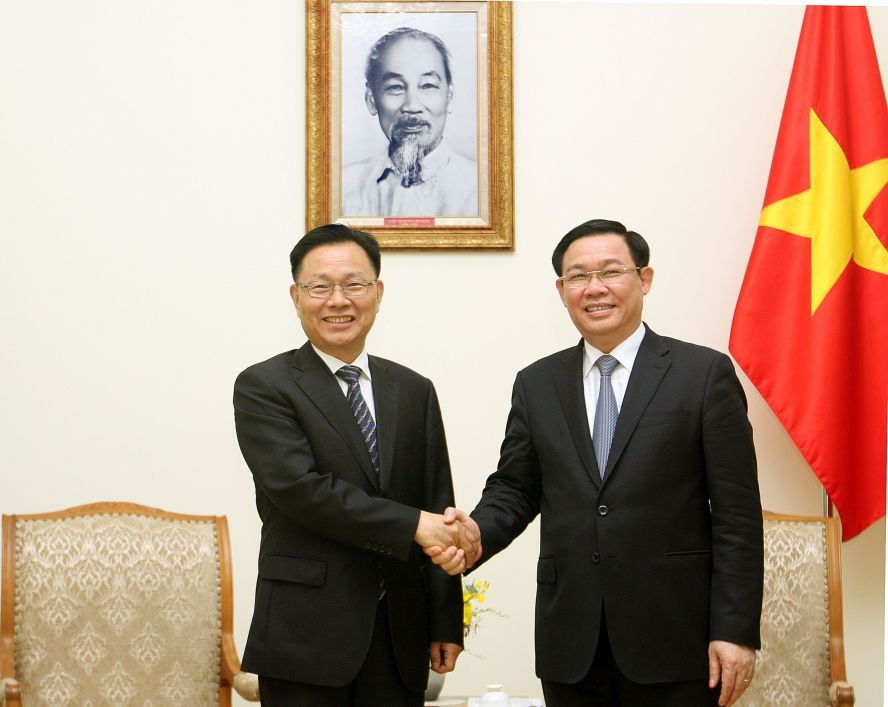 王廷惠副總理(右)會見 雲南省常務副省長宋國英。（圖源：越通社）