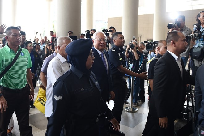 馬來西亞前總理納吉布‧拉扎克到法庭受審。（圖源：AFP）