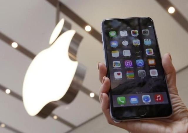 兩名中國留學生涉嫌通過利用假iphone騙取了蘋果公司近90萬美元，目前已遭到美國聯邦政府起訴。（圖源：路透社）
