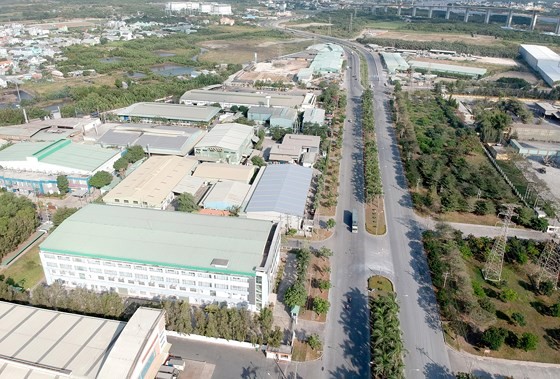協福工業區的廠房和交通基礎設施。