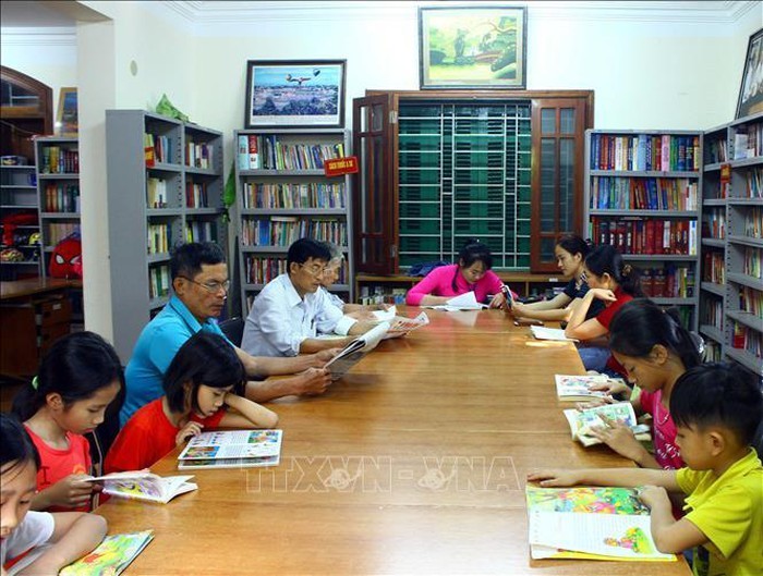 越南圖書協會主任阮友界強調：“為了發展閱讀運動，須提高群眾對書的角色的意識及閱讀習慣，此事須同步且連續地開展。”（圖源：越通社）
