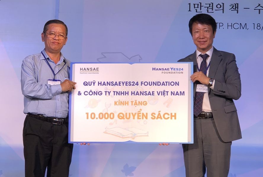 市教育與培訓廳昨(18)日與越南Hansae公司在本市舉辦“一萬本書 百萬愛心”贈書儀式。