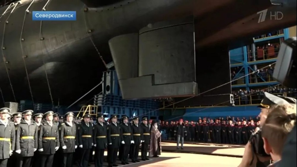 俄羅斯09852型“別爾格羅德”號核動力潛艇23日在俄北德文斯克市下水。（圖源：互聯網）