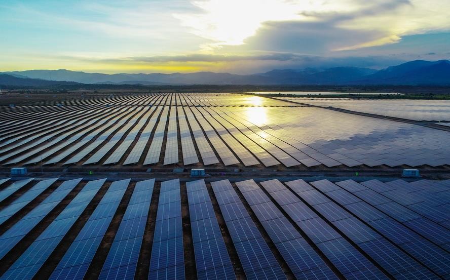 寧順太陽能發電廠由上百萬太陽能電池板組成，成為當前東南亞規模最大的太陽能發電廠。（圖源：瓊陳）