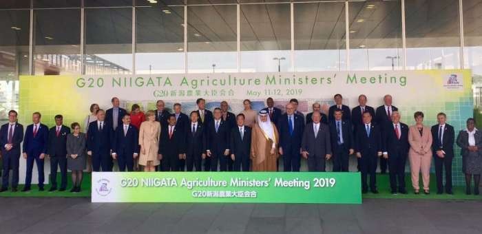 二十國集團（G20）農業部長會議在日本新舄召開。圖為各國代表在會議前一同合影。
