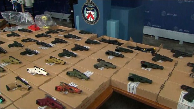 多倫多警方回購逾2700支槍械，創下新紀錄。 （圖源：互聯網）