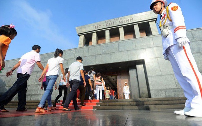 昨(19)日，胡志明主席陵管委會已迎接1萬零788人次參觀胡伯伯陵，其中有1149外國遊客人次。（圖源：互聯網）