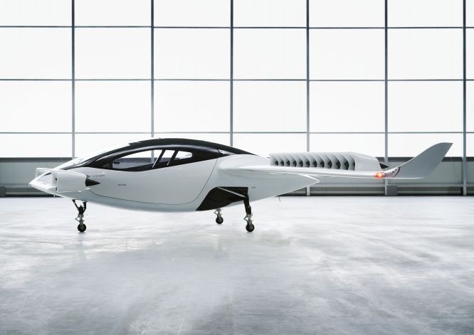 電動空中出租車有36個引擎，它們能轉動，先助機身垂直升空，再推動機身前飛。（圖源：Lilium）