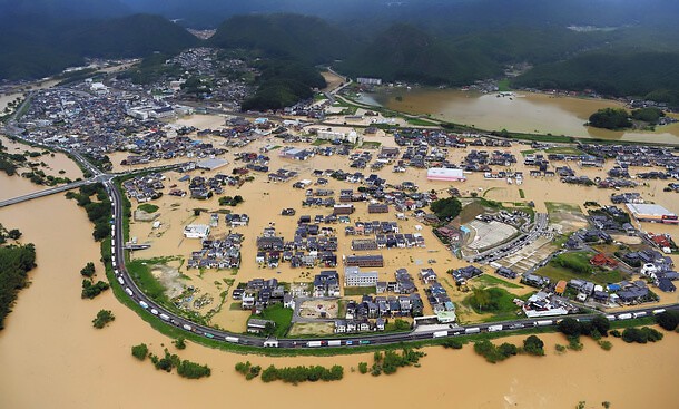 日本研發城市暴雨內澇災害預測系統。圖為去年7月中旬日本廣島縣三原市本鄉町暴雨引發水災現場。