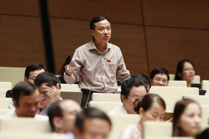 太平省國會代表裴文勳在國會議事堂上發言。（圖源：香江）