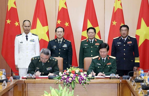 兩國國防部長見證備忘錄簽署儀式。（圖源：越通社）