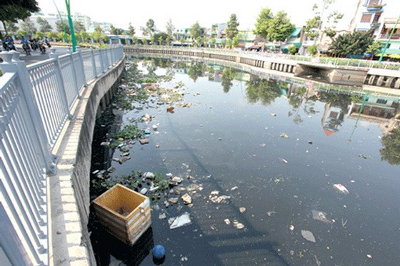 河流水質被污染將嚴重影響人們的健康。