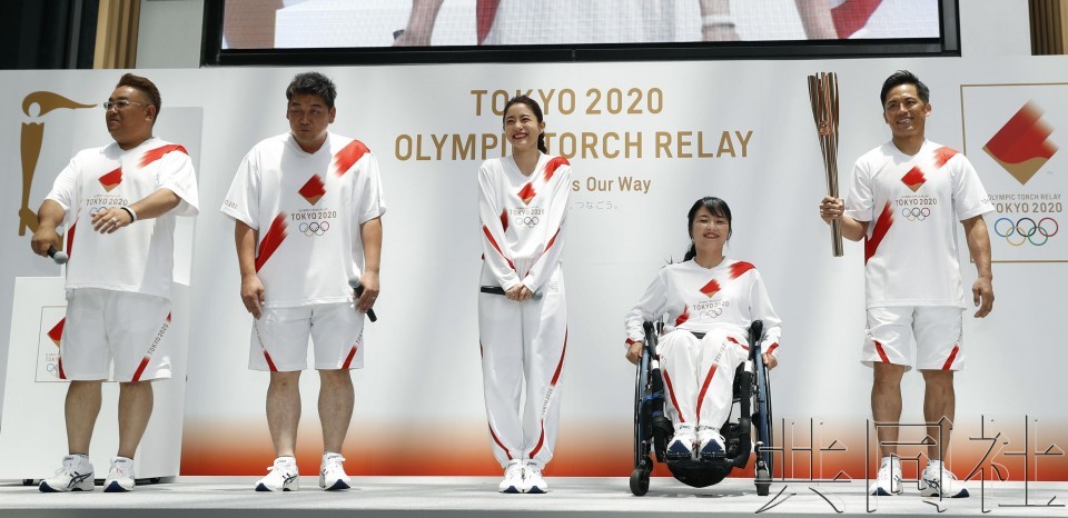 東京奧運會火炬手服裝樣式公佈。（圖源：共同社）