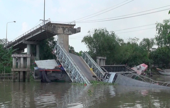 新義橋中間橋段倒塌現場。（圖源：互聯網）