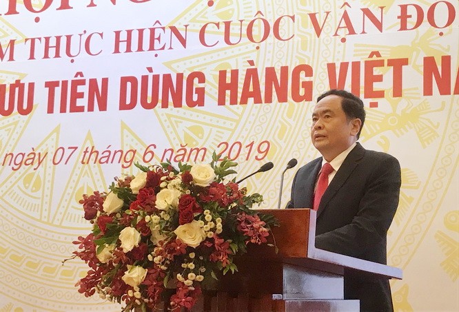 越南祖國陣線中央委員會主席陳清敏在會上發言。（圖源：維豐）